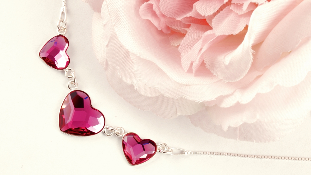 Valentýnské šperky - náhrdelník se srdíčky Swarovski